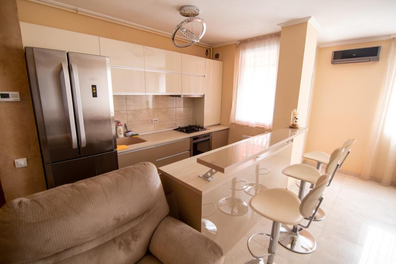 Royal Central Apartament Apartman Nagyvárad Kültér fotó