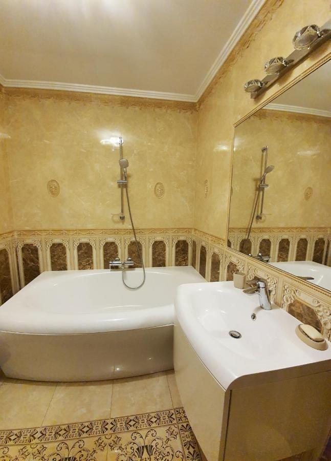 Royal Central Apartament Apartman Nagyvárad Kültér fotó